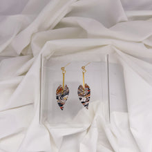 Load image into Gallery viewer, Embossed Leaf Dangle Earring