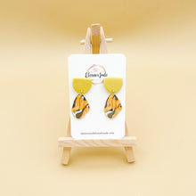 Load image into Gallery viewer, Textured Dome w/ Wavy Teardrop Charm| Statement Earring | Pearl