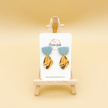 Load image into Gallery viewer, Textured Dome w/ Wavy Teardrop Charm| Statement Earring | Pearl
